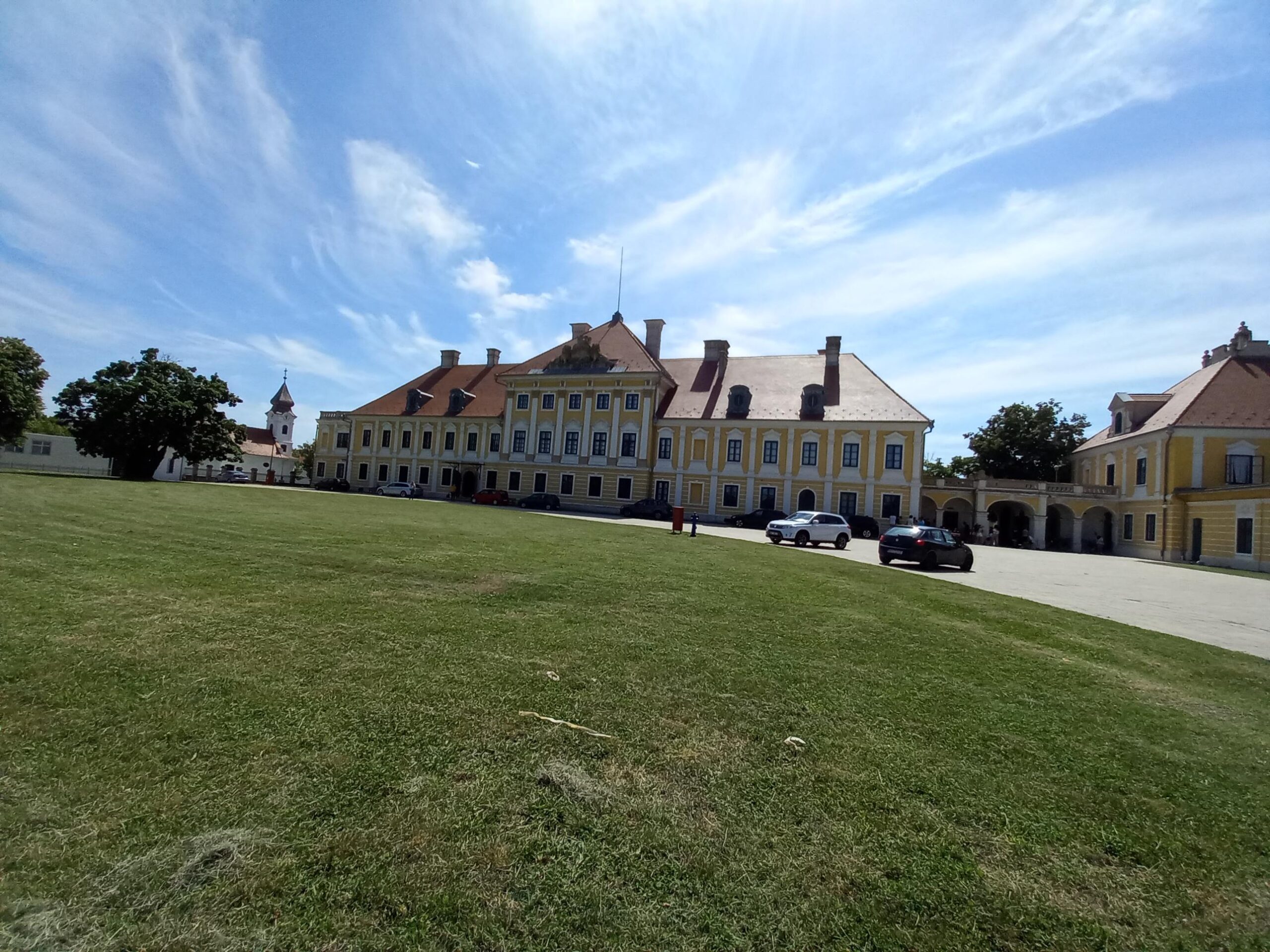 クロアチア、ヴコヴァルのエルツ城 WALK NEWS