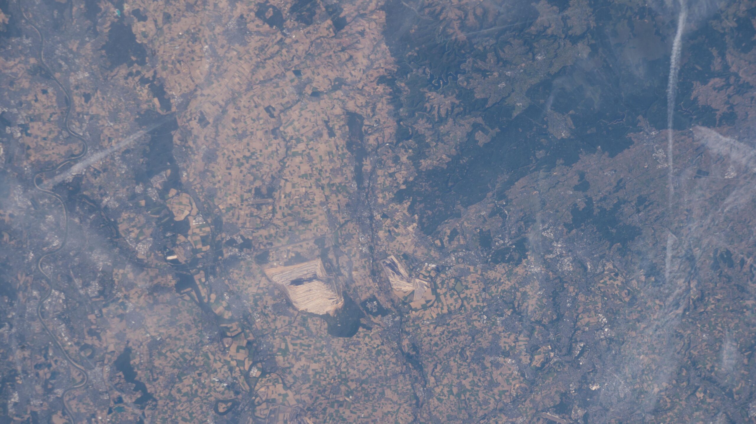 8 月 21 日の ISS からの視点ハンバッハ鉱山 WALK NEWS