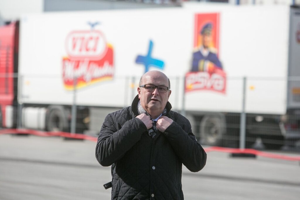 マティホシャティスは、尋問されているような気がしながらも、ロシアでの「ヴィチュナイ」の販売について漠然と語る：戦争が続いているときはめちゃくちゃ複雑だ