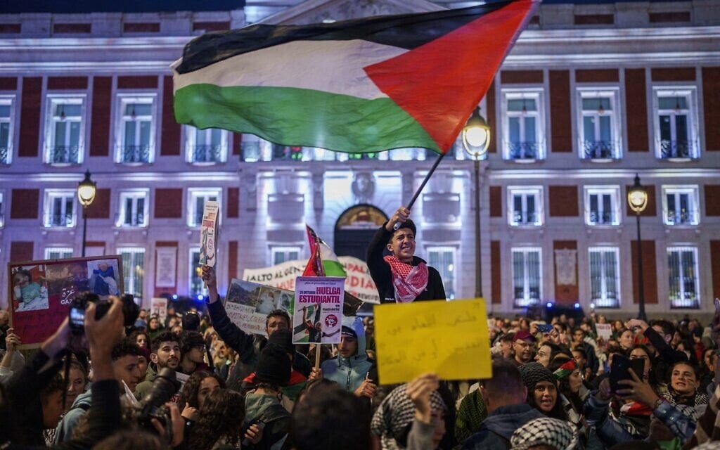 ガザ戦争で関係が緊張、スペインのシナゴーグが反イスラエルの落書きに見舞われる
