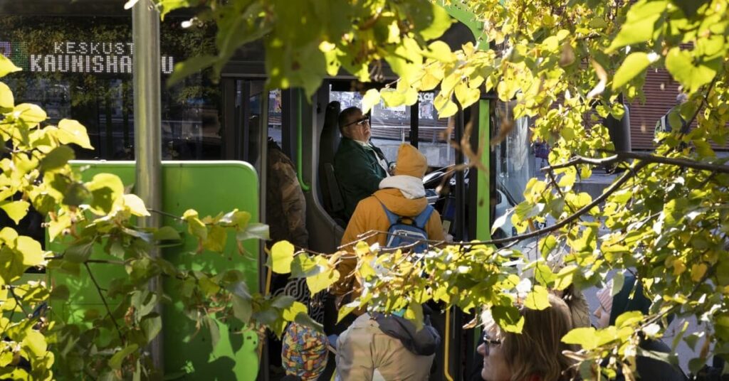 政府による気候変動に基づく補助金削減により、バス料金が値上げされる可能性がある