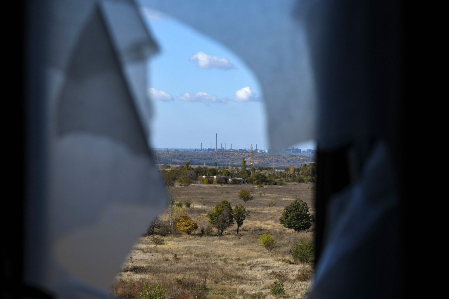 衛星写真はアヴディウカ付近でのロシアの装備損失を詳述する