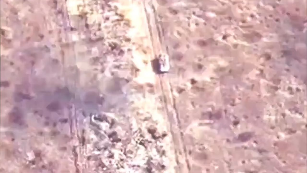 ロシア歩兵が攻撃を受け、数名が発火し、転がろうとしている間に火が消えませんでした...