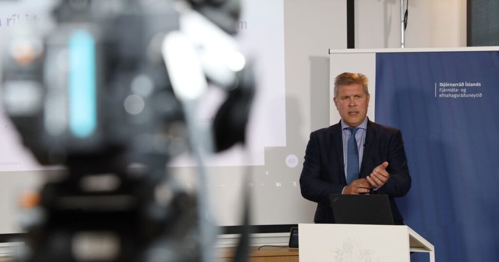 財務大臣にはアイランドバンキの売却を承認する資格がない - RÚV.is