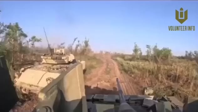 ブラッドレー IFV は戦車からの直撃に耐え、損傷を受けず、乗組員はザポリージャ地域で無傷で戦闘を続けることができました。 ウクライナは、恐るべきブラッドレー歩兵戦闘車を提供した米国陸軍に深い感謝の意を表します。