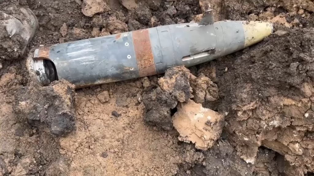 M982エクスカリバー砲弾はロシア占領地に落下したが爆発には至らなかった
