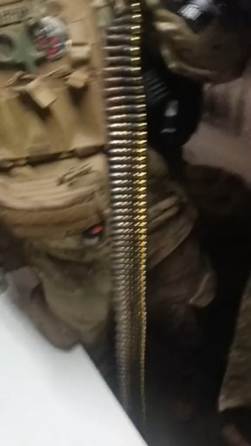 ウクライナの機関銃手は仕事の準備ができています