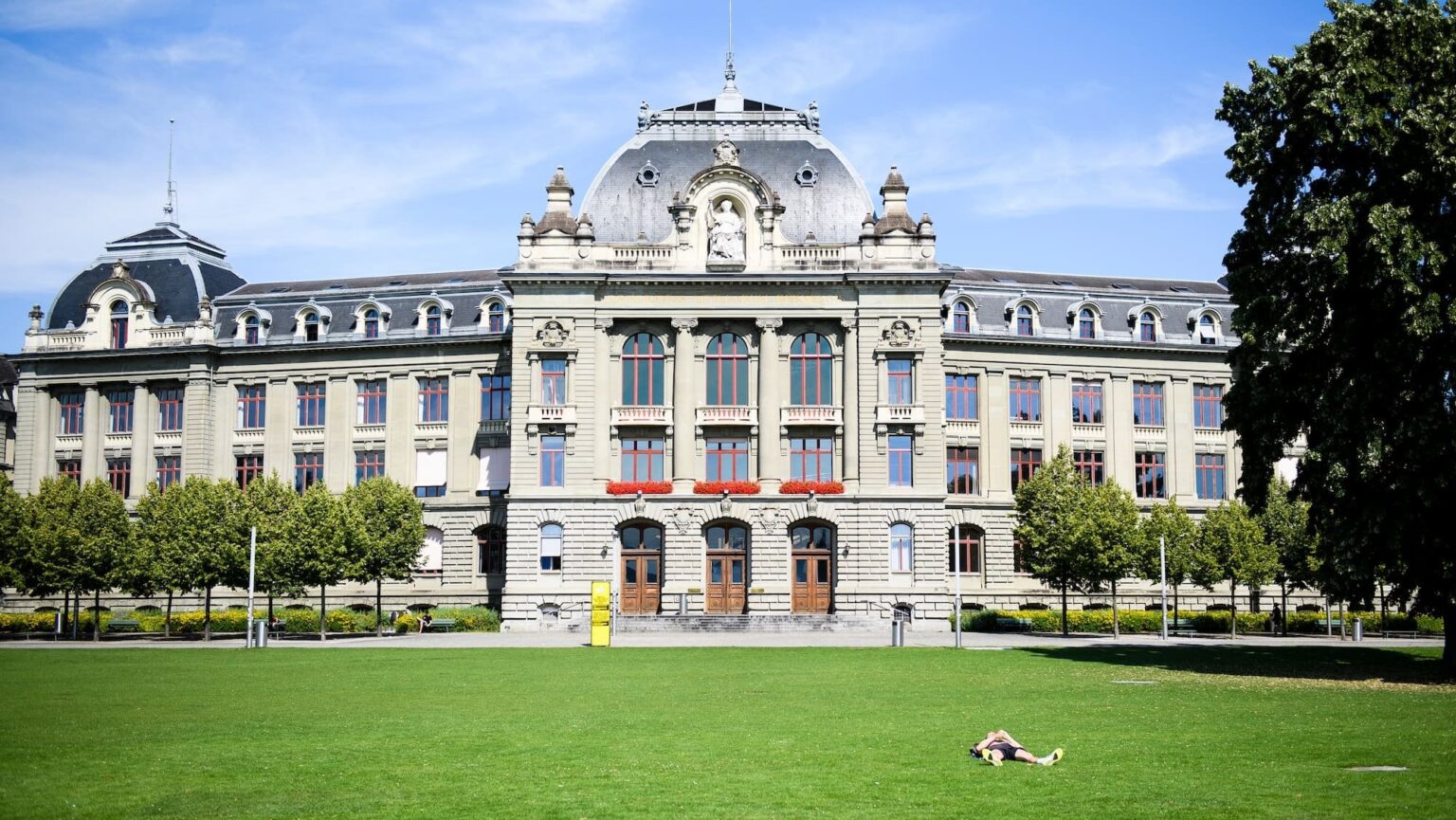ベルン大学、ハマスの投稿を受けて講師を予告なく解雇
