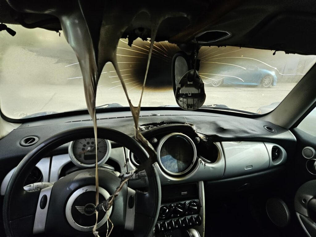車は故障し、内装は焼け落ちました。金属はいくらで売れるでしょうか?