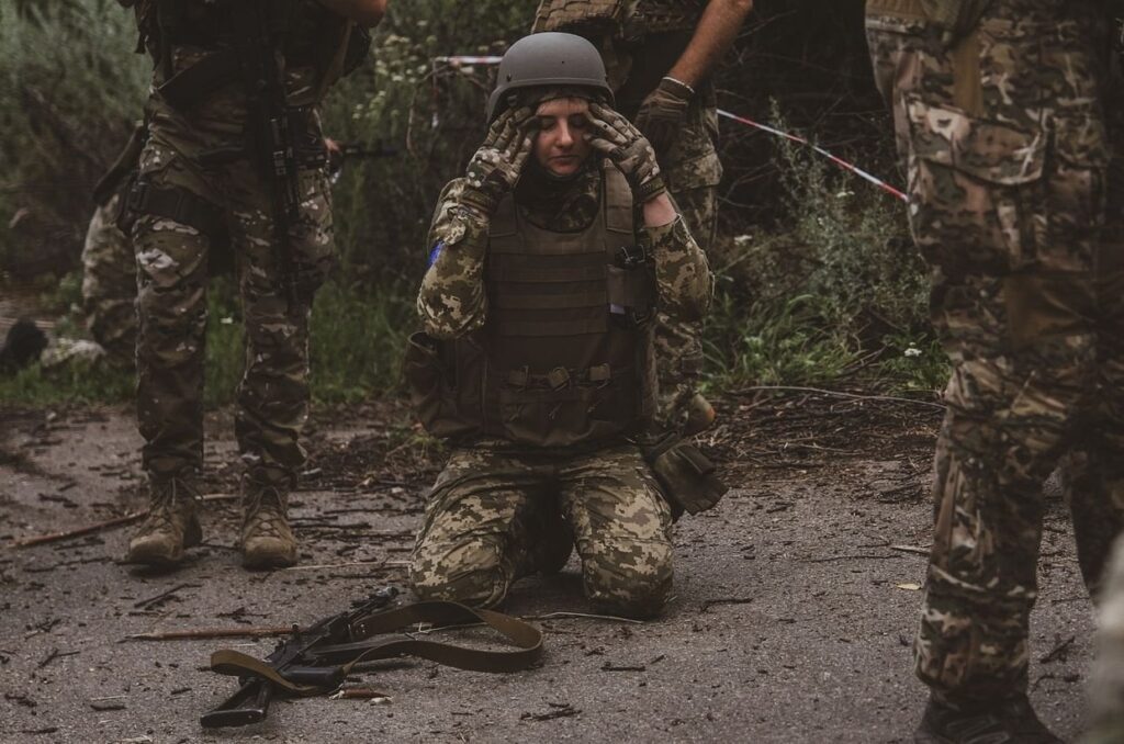 「彼女には鎧が必要だ。」 ウクライナの女性兵士が平等を求める
