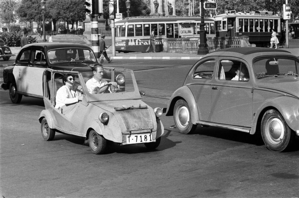 バルセロナ製ビスクーターのような小さな車は、希少性、貿易制限、孤立のため、50 年代後半には一般的でした