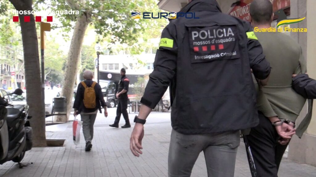 スペインとイタリアで大規模大麻密売関与78人逮捕