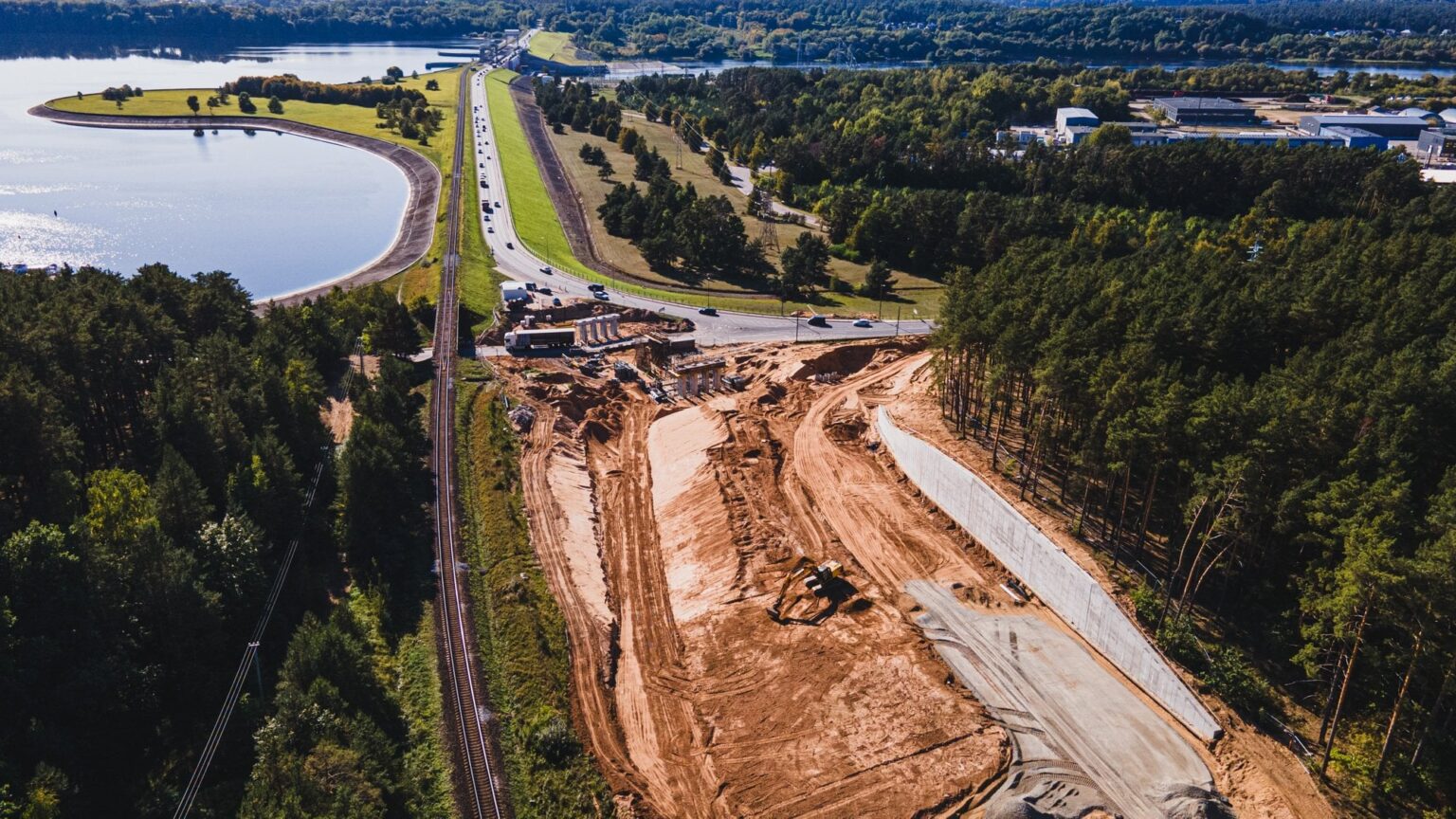 VTPSI: カウナス南東バイパスの建設許可が違法に発行された。 同様の法的違反の始まりは、ヴィンギオス公園アクロポリス近くの A カテゴリーのゲレジニオ・ヴィルカ通りの再建計画にも見られます。