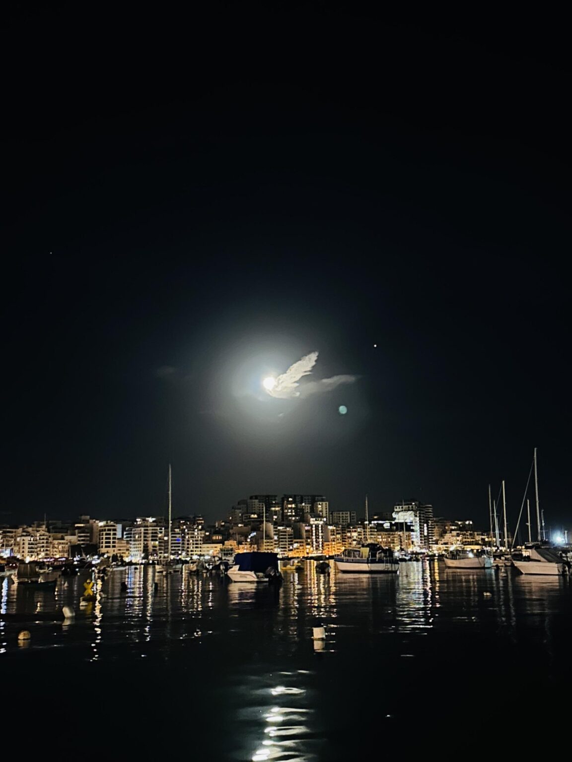 今夜の月は文字通り天使のようでした