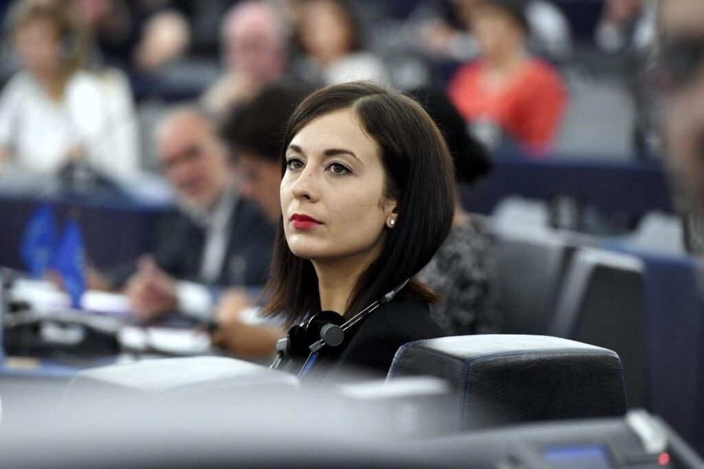 ハンガリーの欧州議会議員（MEP）カタリン・チェーは、ウクライナを支持し、ウクライナへの援助の加速と拡大を求めた。 同氏は、EUの関心はウクライナがロシアとの戦争に勝つことにあると強調した。