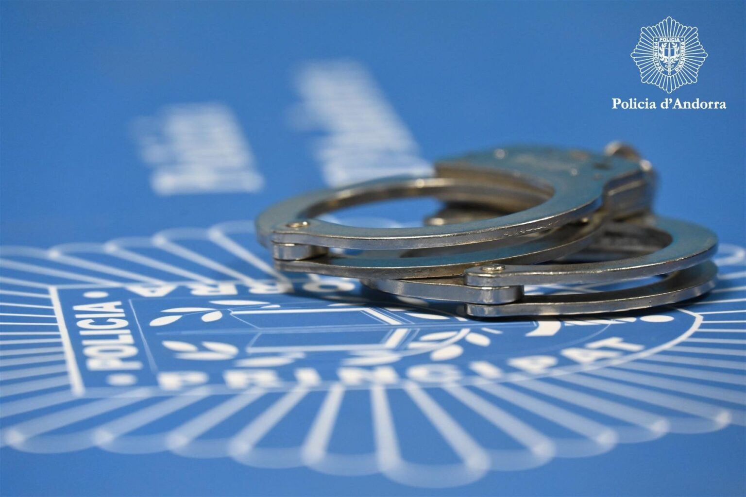 28歳の男を性的暴行の疑いで逮捕