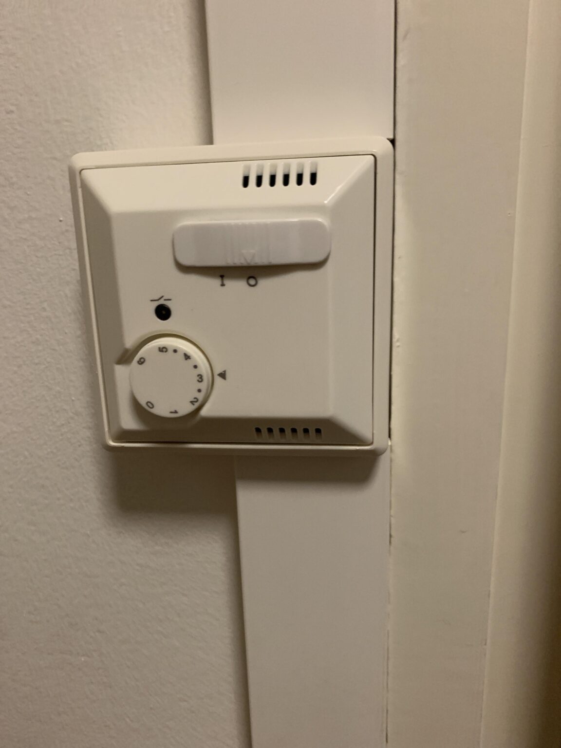 これはサーモスタットですか