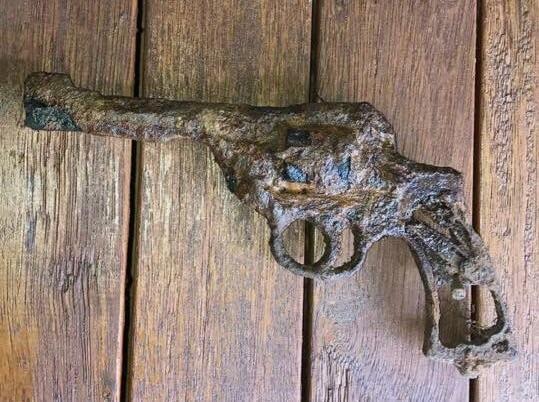 ポーランドで遺品の破壊された（発砲していない）銃を所有できますか?