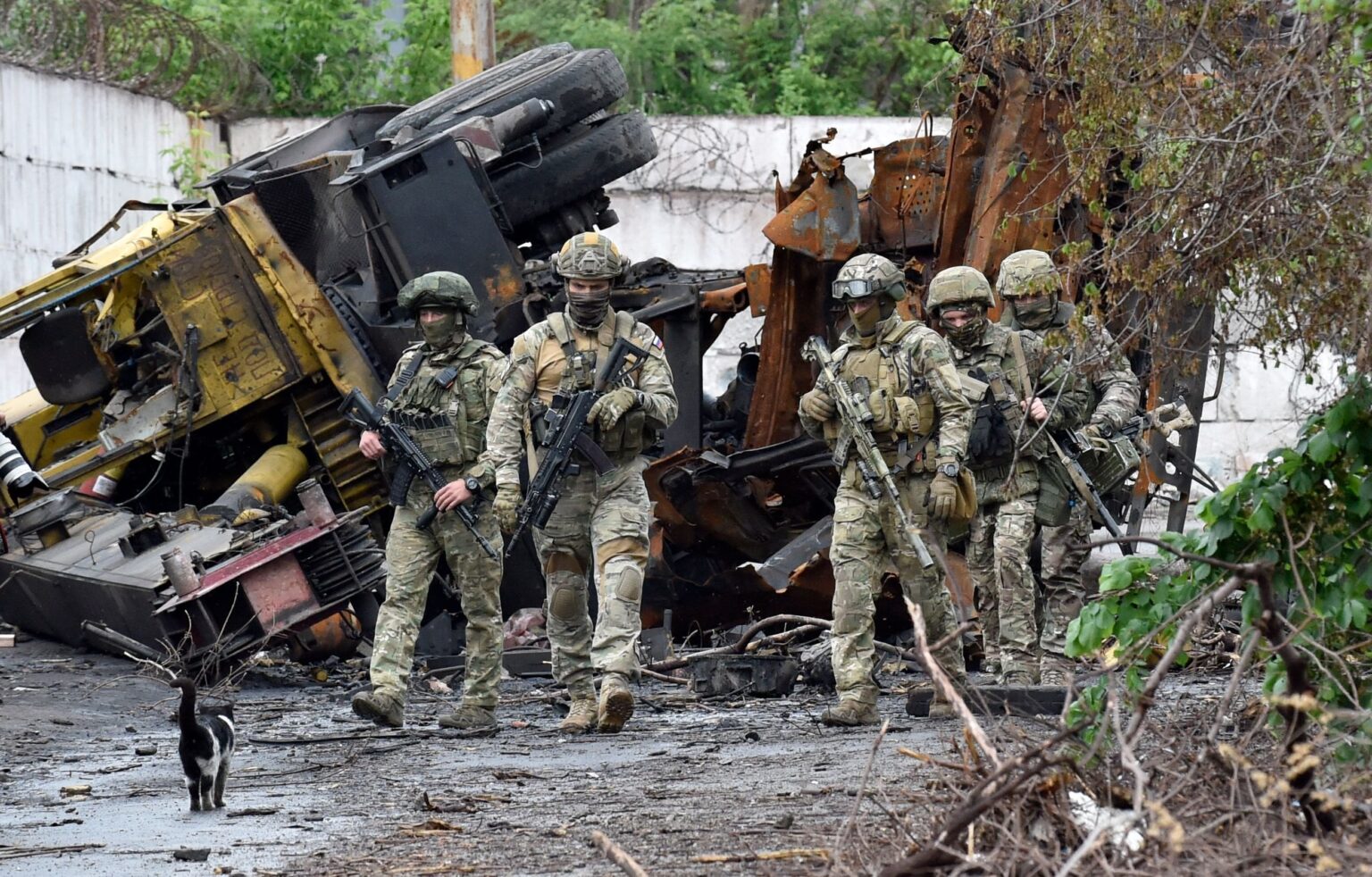 ロシア軍、戦闘拒否で裸にされ穴に放り込まれる：報告書