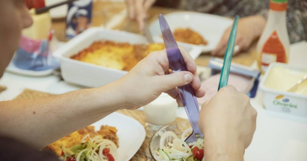 フィンランドで日常生活が「生存競争」であると感じる家族が増加