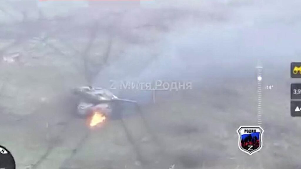 ロシアの T72 戦車がドイツのレオパルト 2 を撃破