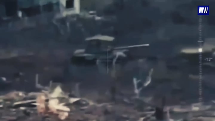 ロシア戦車がドローン攻撃を受ける