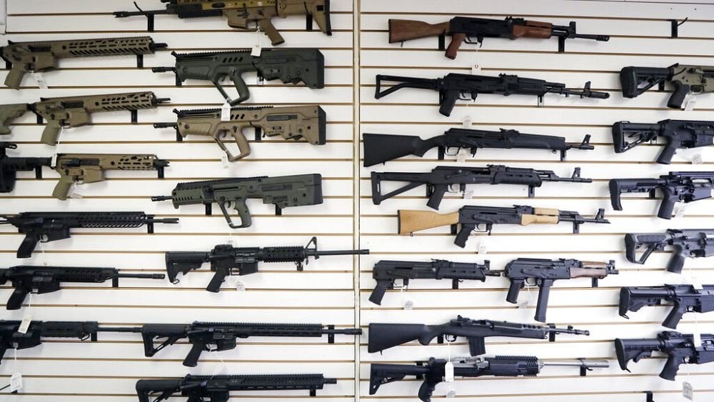 リトアニア国会議員が自動小銃法案を提案、銃乱射の懸念