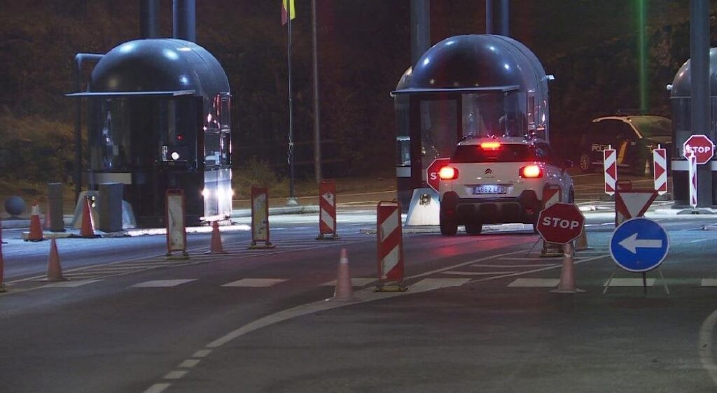 事故を起こし、アルコールと薬物の検査で陽性反応が出て逮捕された