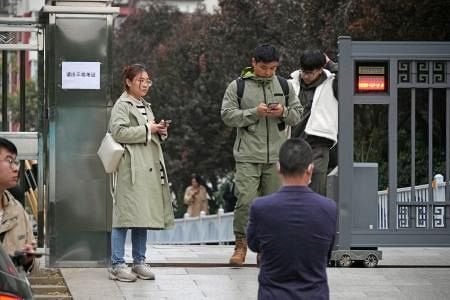 中国記者２０万人「工作部隊」に メディア業界２５％減少