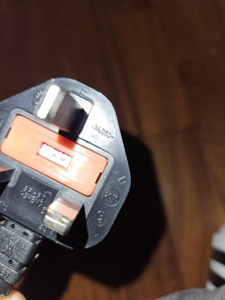 英国 > PL 電源コンセント