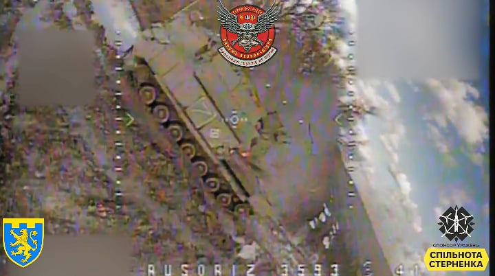 対空システム9K332 TOR-2Mのロシア戦闘車両9A331Mがルハンシク地方でウクライナのFPVドローンによって破壊された
