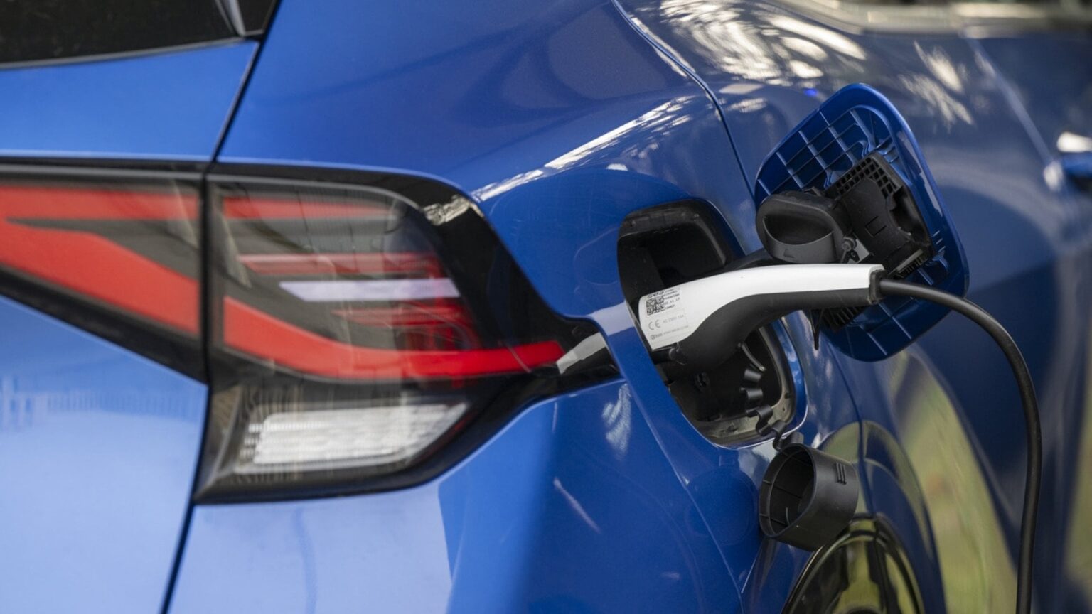 スイス、電気自動車用の急速充電ステーションを600か所新設へ