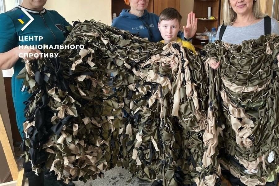ロシア、一時占領地域に住むウクライナ人の子供たちにロシア軍用の偽装網の作成を強制