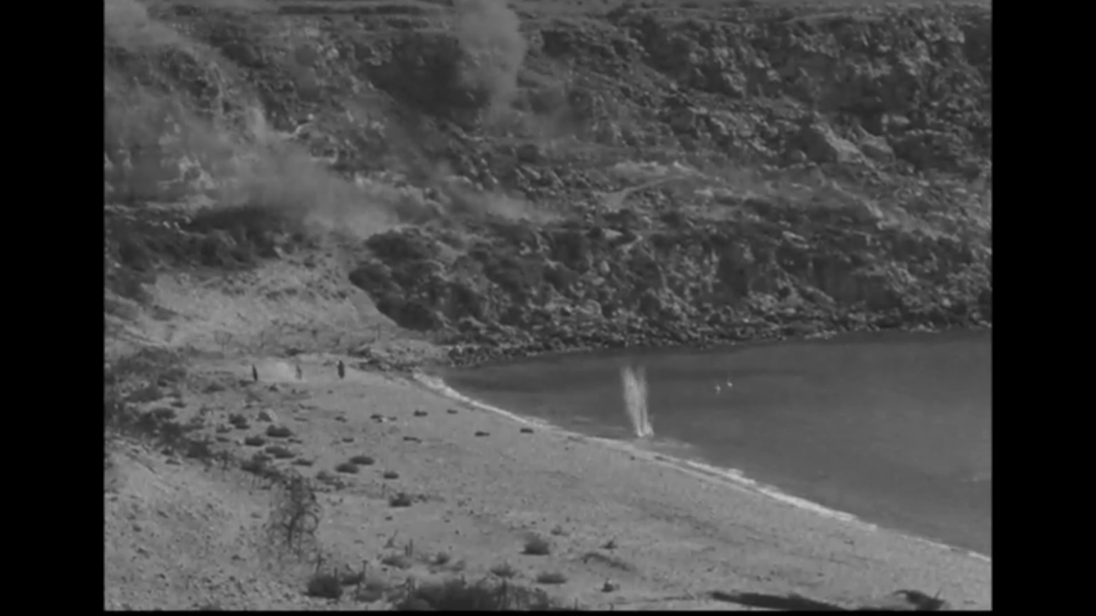 1942年9月、ゴールデン・ベイで水陸両用軍の侵攻を撃退する訓練を行う軍隊