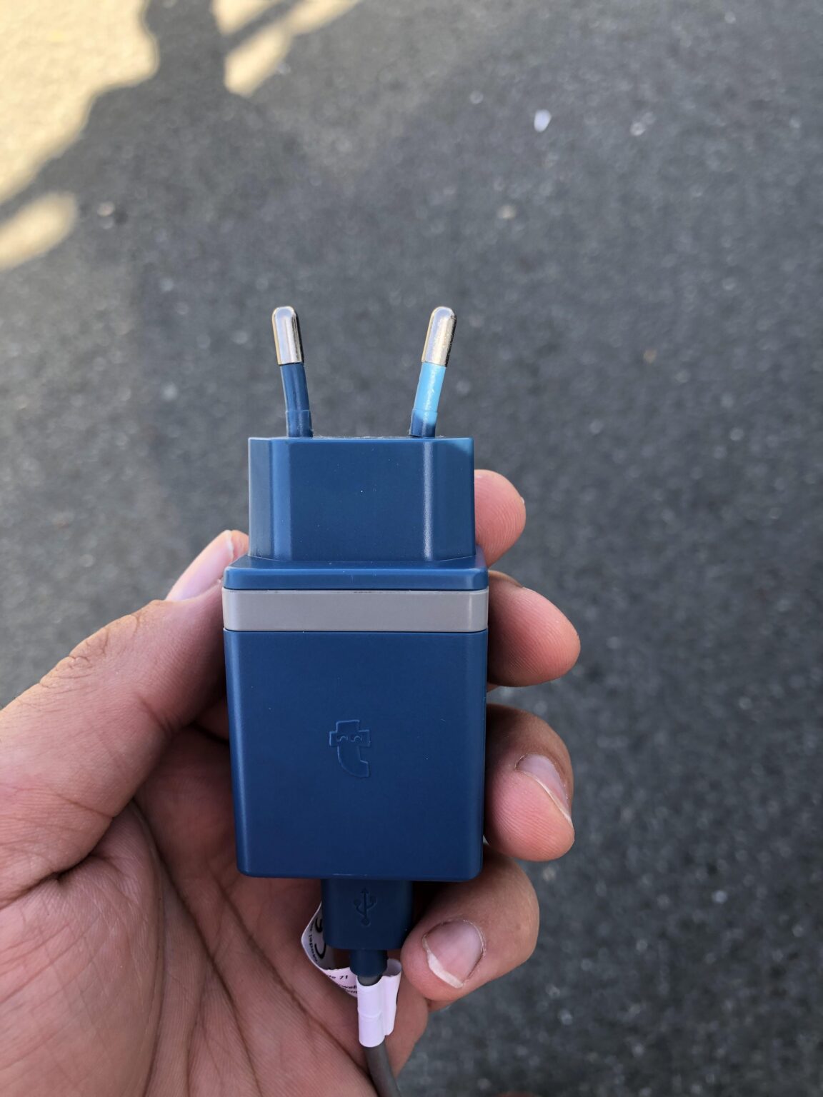 キプロス電力アダプター