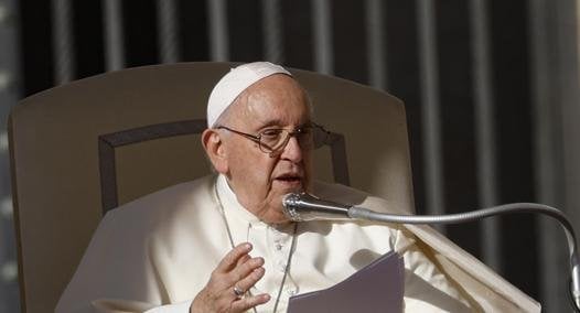 教皇：「トランスジェンダーの人々と同性カップルの子供たちの洗礼には賛成」