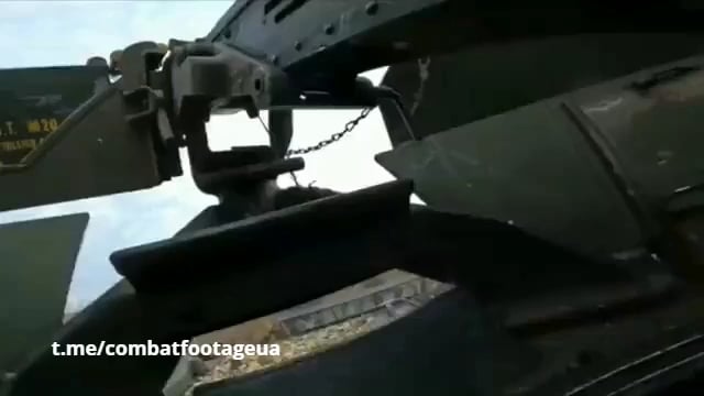 「スカラ」大隊のウクライナ軍兵士がロシア軍陣地を襲撃し、ザポリージャ方向のノヴォプロコピフカ近くのM113から着陸する。