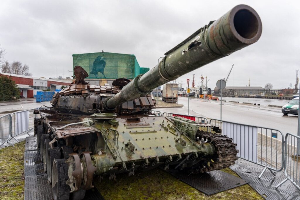 古いT-72BA戦車を使い果たしたロシア部隊、さらに古いT-72Bを投入