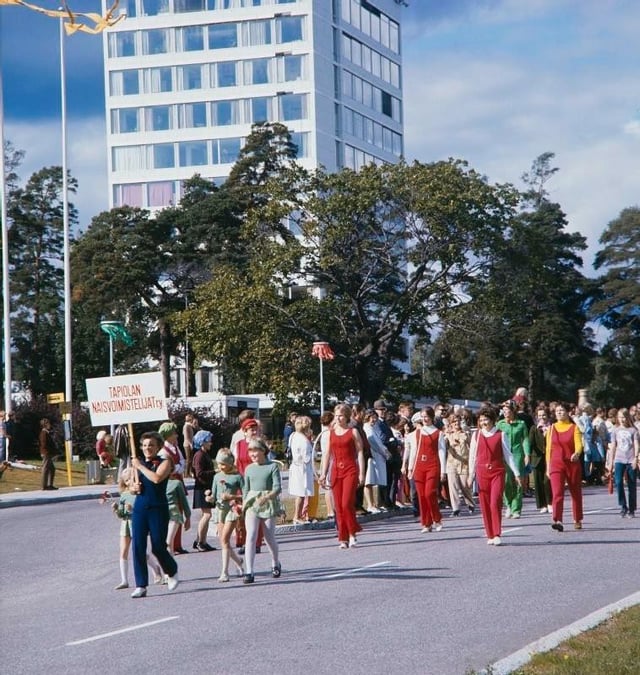 1970 年代のフィンランド、ヘルシンキ郊外の歴史的な写真 (クレジット: Asuntosäätiö/Espoo City Museum)