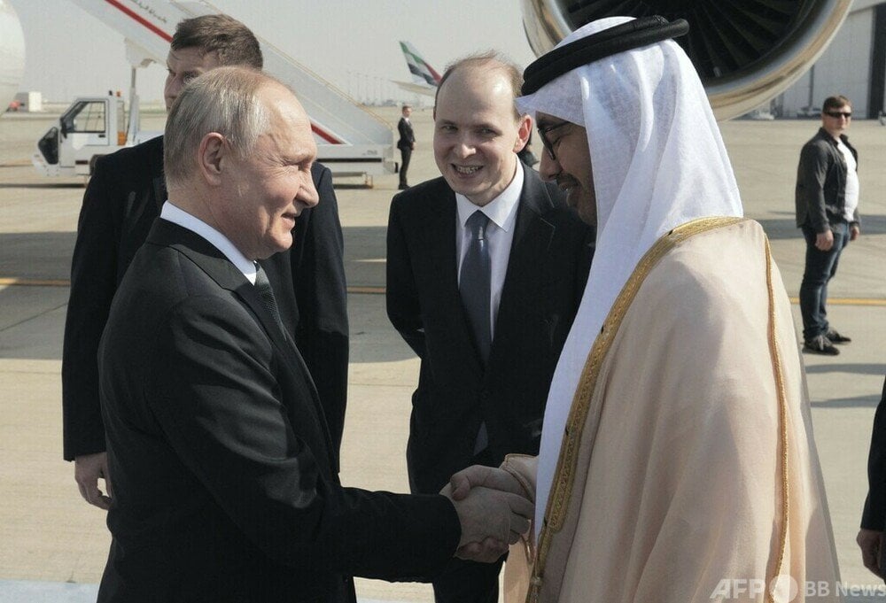 プーチンが中東訪問開始 UAEに到着