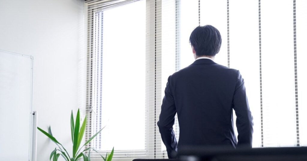 会社員の「やる気」を奪い、日本の企業をダメにしたのは「コストカッター経営者」だった…！《人員削減とコスタダウンしか考えない社長たち》