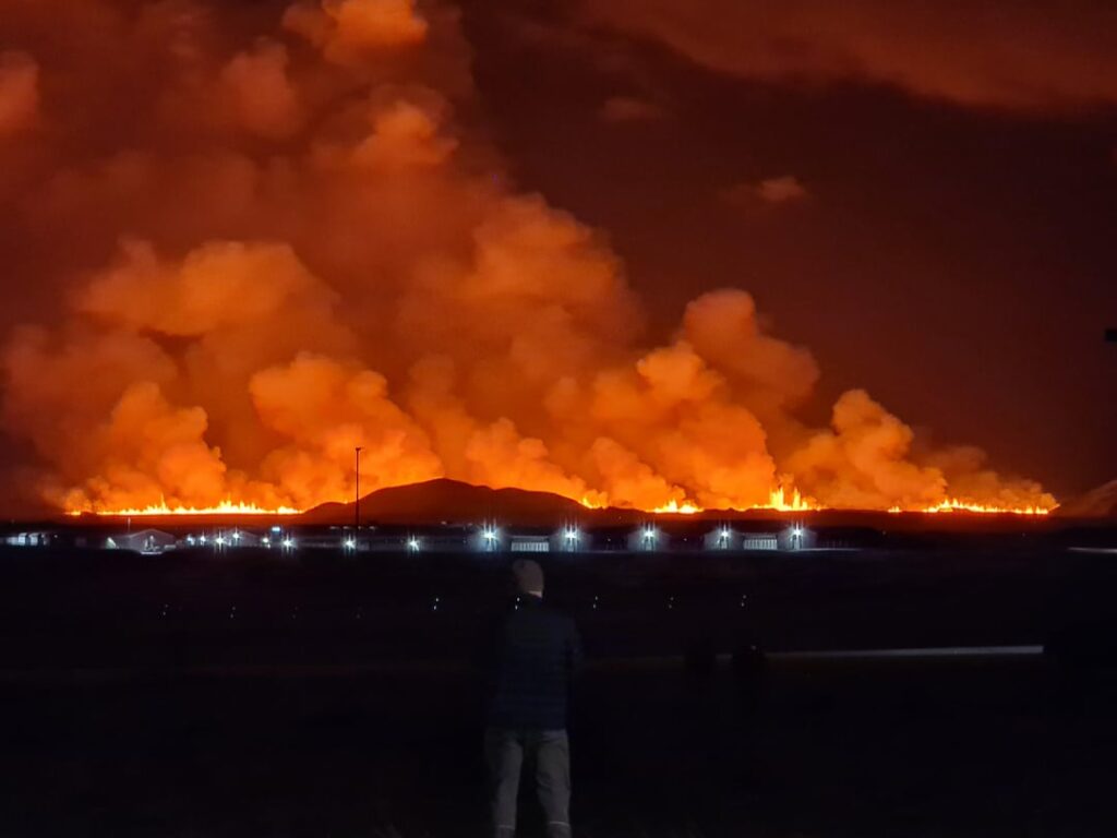 アスブルーの私の区画から見た噴火