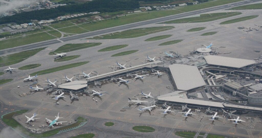 成田空港、乗り入れ3分の1に対応できず 地上スタッフや機材不足で