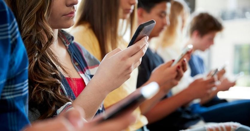 スマートフォンは私たちの声を聞いていますか？ 最初の証拠が到着し始めている