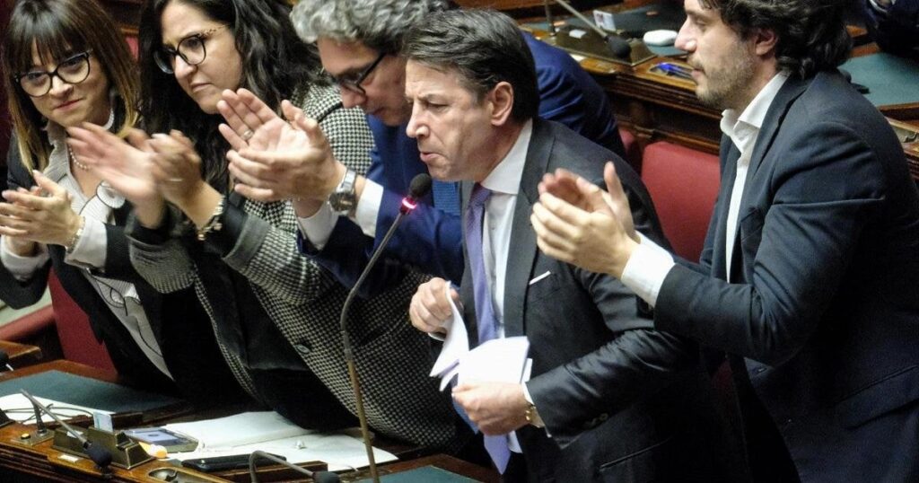 最低賃金をめぐる議場での衝突、野党は署名を撤回