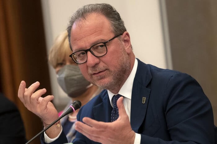 フォンタナ氏、メローニ氏の主張に対するコンテ氏の名誉陪審要請を承認