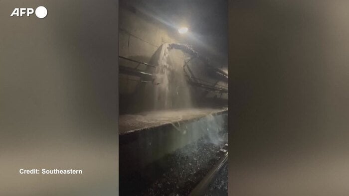 イギリス、ユーロスターのトンネル浸水の画像 - 世界