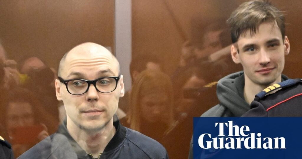 モスクワ裁判所、詩朗読の罪で男2人に長期懲役刑 | ロシア