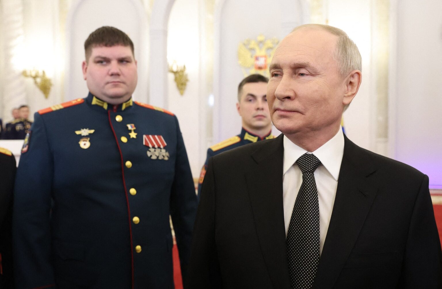 プーチン大統領、軍人の命令で2024年の大統領選への出馬を発表