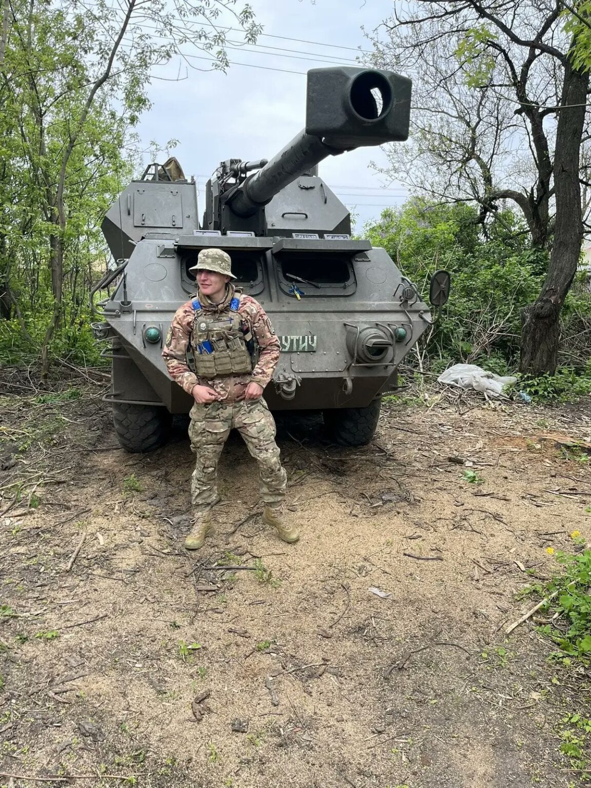 チェコ供給の ShKH vz の写真。  77 DANA 152mm 自走榴弾砲、ウクライナ軍に配備されています。
